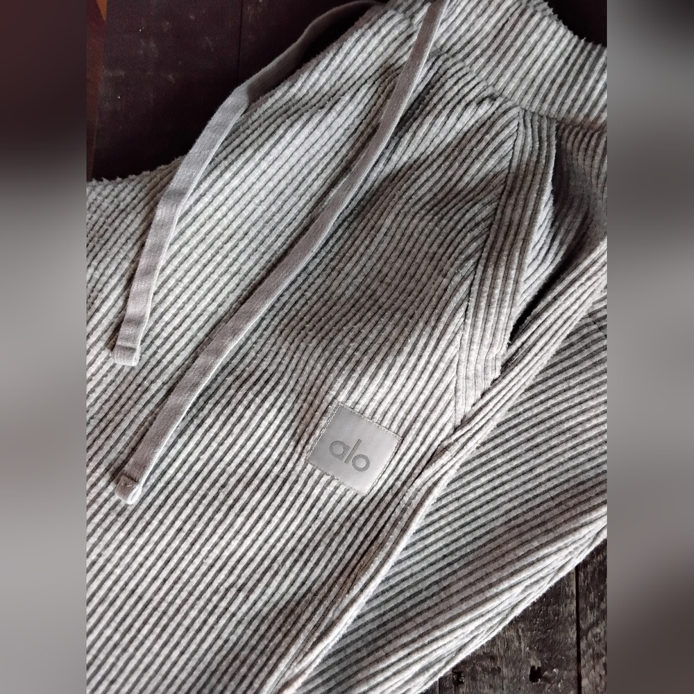 Alo Yoga Gray Ribbed Sweatpants - Picture 6 of 7